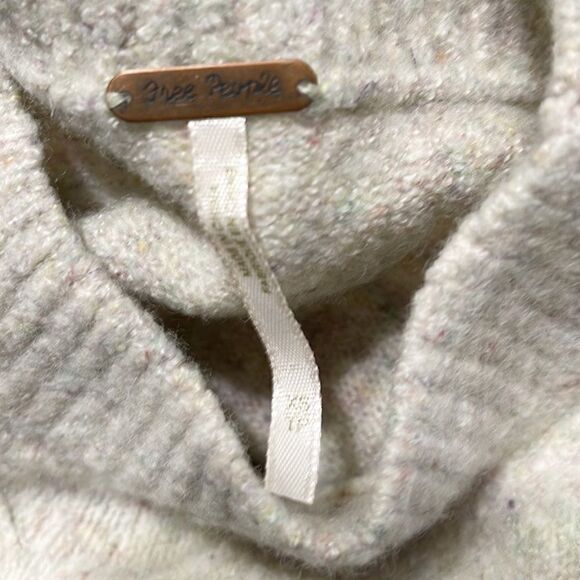 Free People Mock Neck Cable Knit Beige Wool Blend Sweater Size XS - Picture 6 of 7
